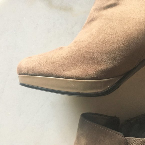 NWOT! New Bandolino Miku suede look tan ankle boot / heeled bootie (size 8) - Picture 9 of 13